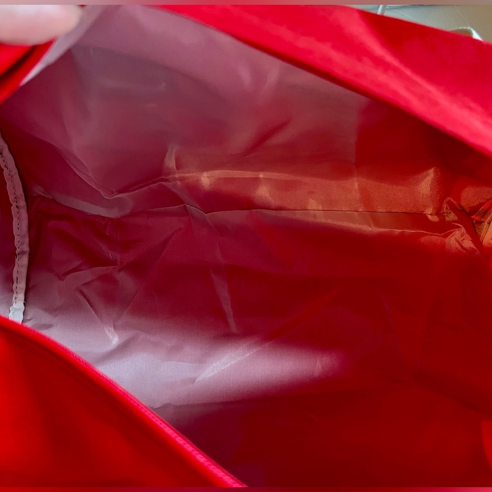 BRAND NEW RED/WHITE "DC LOTTERY" TOP HANDLE DUFFLE BAG (16" L/10" H/10"W) - Picture 5 of 9